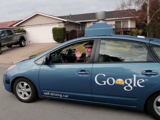 Google prueba auto con piloto automático y utilizó a un no vidente