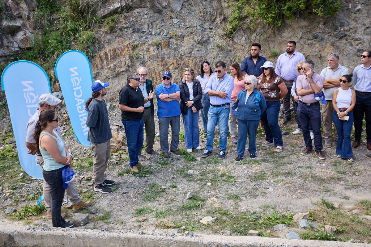 El Superintendente estuvo acompa&ntilde;ado por el Subdelegado de Aguas de la cuenca del r&iacute;o Mendoza, Marcelo Landini, la Secretaria Econ&oacute;mico Financiera del DGI, Gildas Zangrandi y otros funcionarios del organismo, Inspectores de Cauce y usuarios.