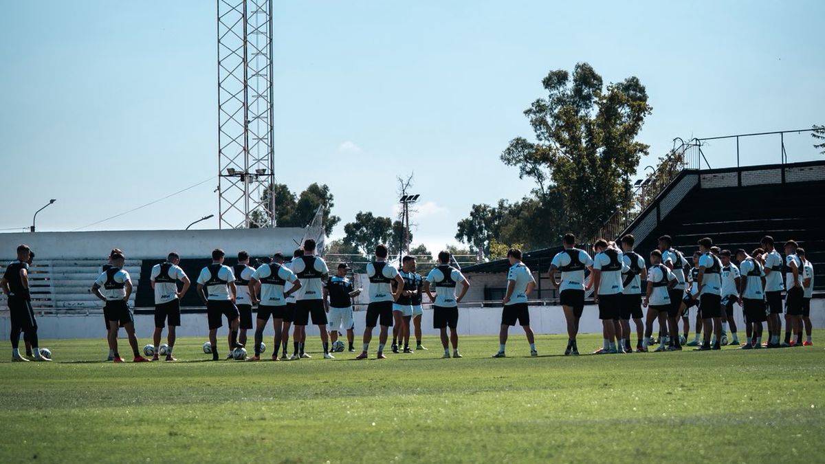 Ariel Broggi piensa en el equipo para enfrentar a Boca.