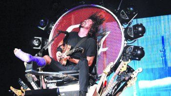 Contra viento y marea, Grohl tocó
