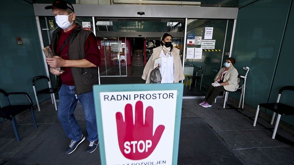 Los países europeos aumentan sus restricciones ante récord de contagios de coronavirus.