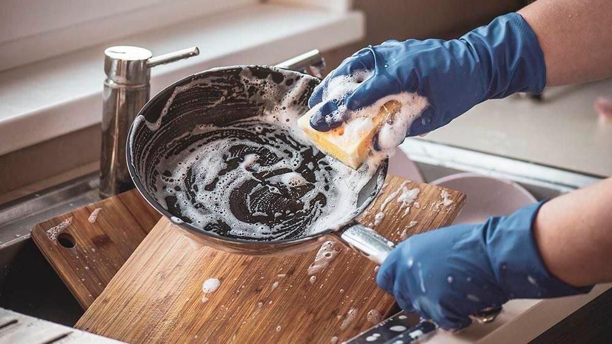 Recupera tu sartén con este infalible truco de limpieza
