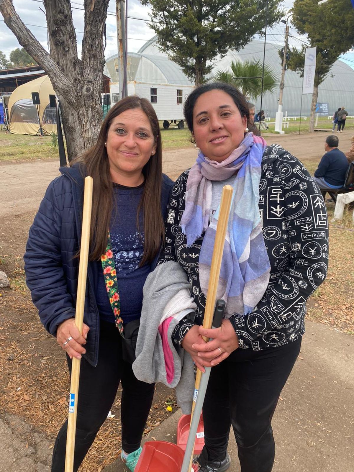 Gabriela y Daiana dieron la nota en General Alvear al devolver dinero que encontraron. Gabriela y Daiana dieron la nota en General Alvear al devolver dinero que encontraron.