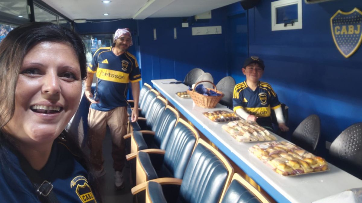 Francisco y sus padres en La Bombonera tras conocer a Juan Román Riquelme.