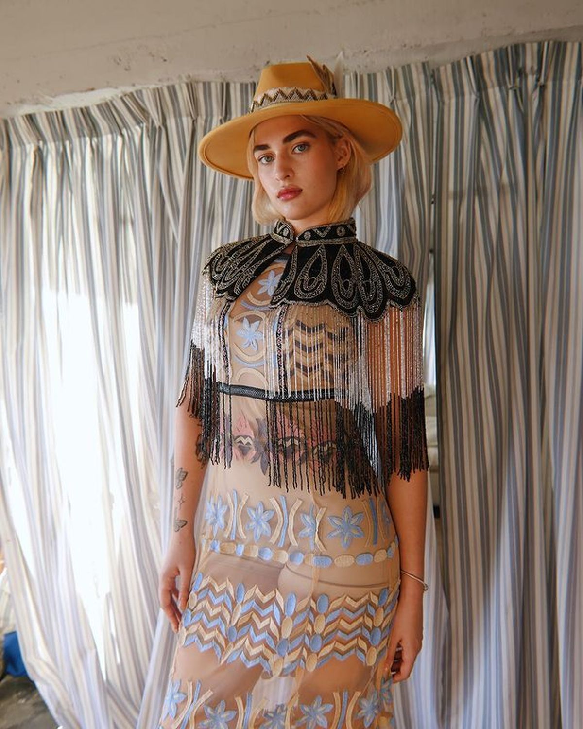 Martita Fort decreta que así se lleva el estilo cowboy: flecos, transarencias y más. Martita Fort decreta que así se lleva el estilo cowboy: flecos, transarencias y más.