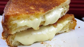 Queso cremoso y sin cuajo, una receta casera fácil de hacer y con pocos ingredientes