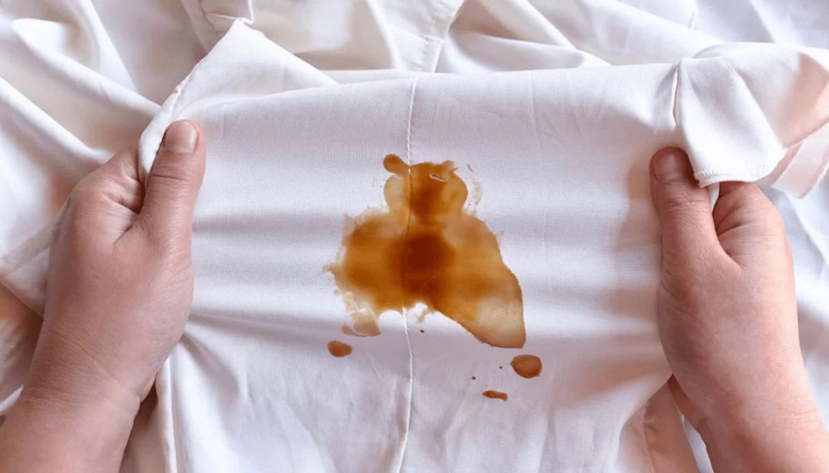 Si tienes una prenda manchada, prueba este truco casero. Imagen: Freepik Si tienes una prenda manchada, prueba este truco casero. Imagen: Freepik