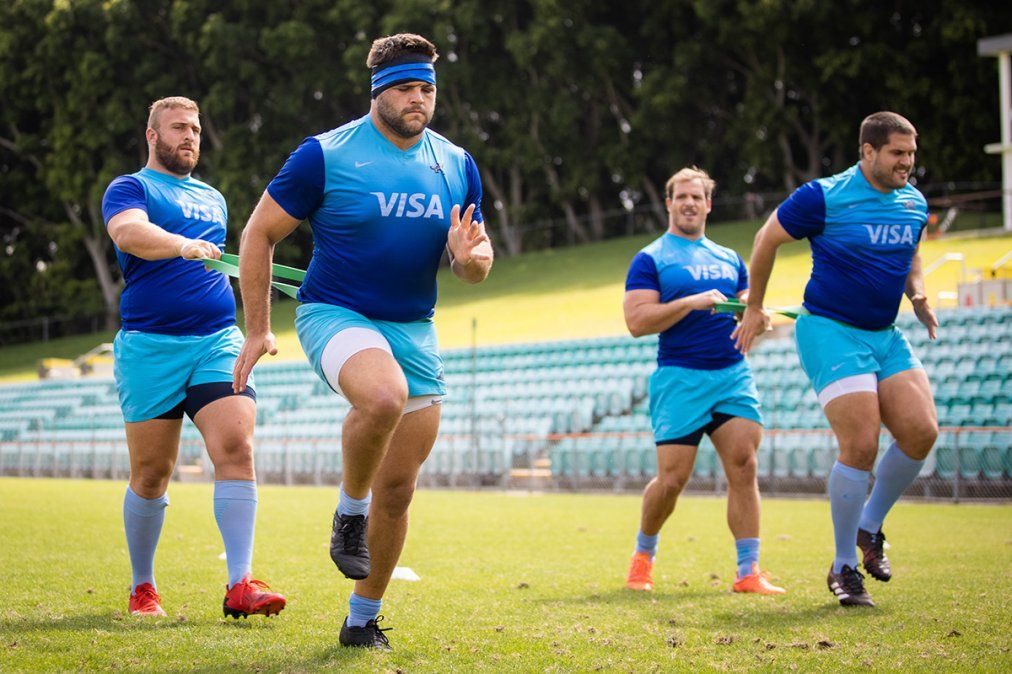 Vivas, Medrano, Bosch y Gómez Kodela, cuatro de los primera línea de Los Pumas en Australia.