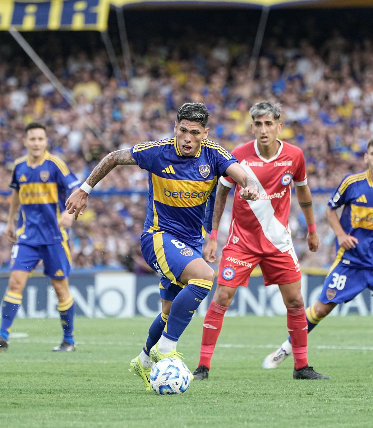 Boca solo pudo empatar con Argentinos Juniors en el inicio del Torneo Apertura. Boca solo pudo empatar con Argentinos Juniors en el inicio del Torneo Apertura.