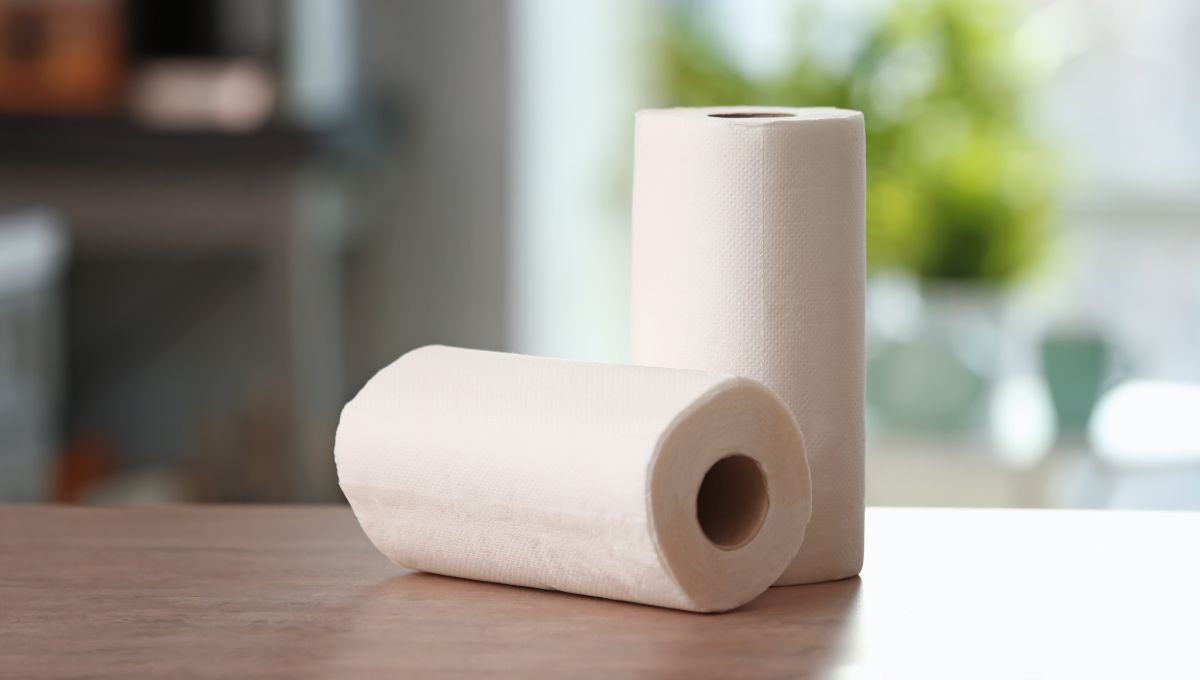 El tubo de cart&oacute;n del papel de cocina puede usarse para crear un porta sahumerios.&nbsp;