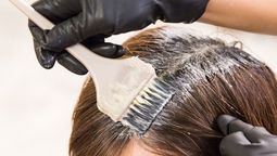 Cómo teñirse el pelo en casa sin cometer errores y con resultados de peluquería