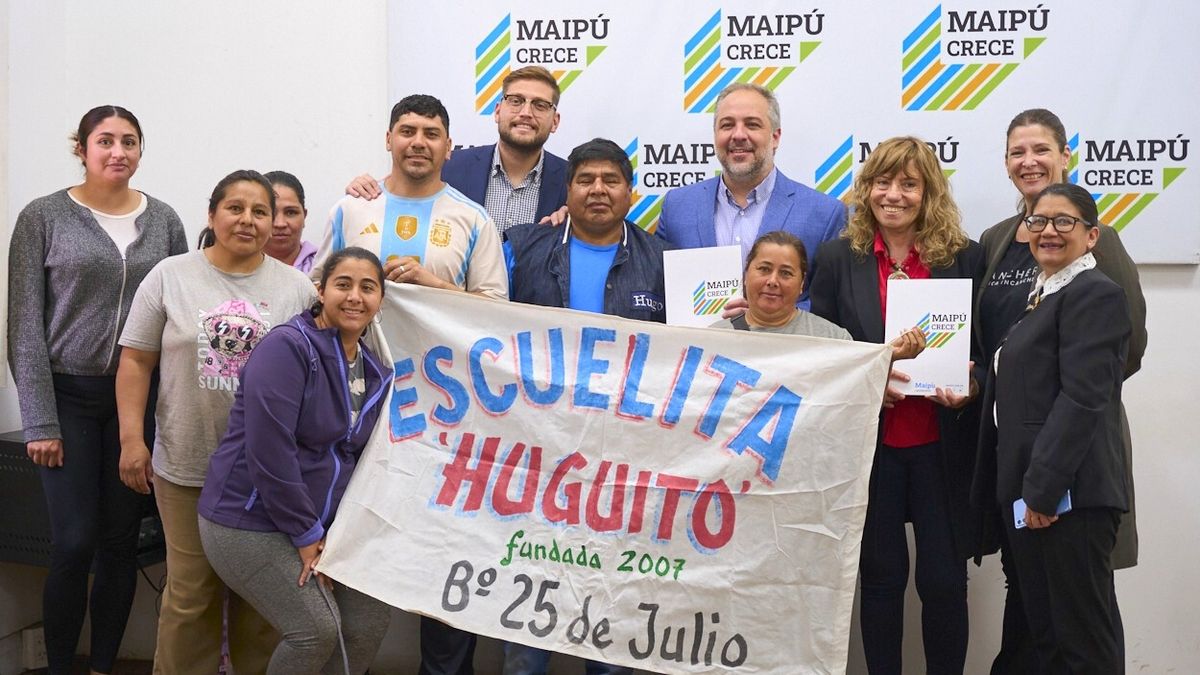El intendente de Maipú, Matías Stevanato, junto a las referentes de la Fundación Grupo América, Margarita Viel y Gabriela Alé. El intendente de Maipú, Matías Stevanato, junto a las referentes de la Fundación Grupo América, Margarita Viel y Gabriela Alé.
