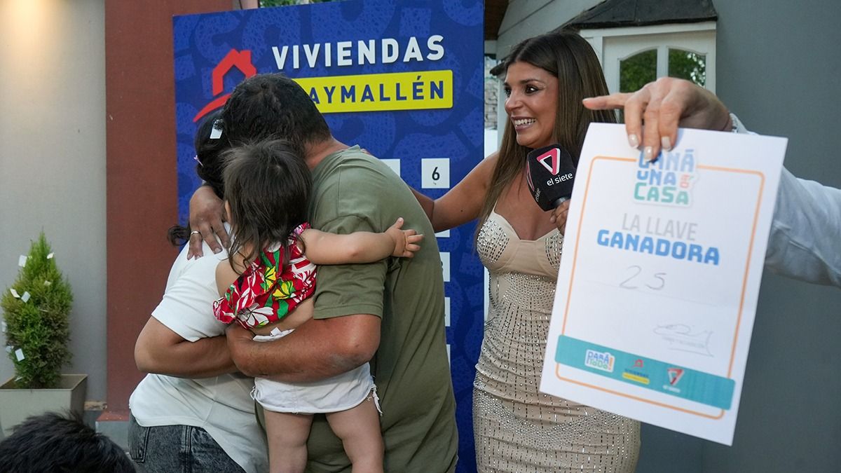 Por segundo consecutivo, el programa Pará Todo regaló una casa. Una nueva familia mendocina con su techo propio. Por segundo consecutivo, el programa Pará Todo regaló una casa. Una nueva familia mendocina con su techo propio.
