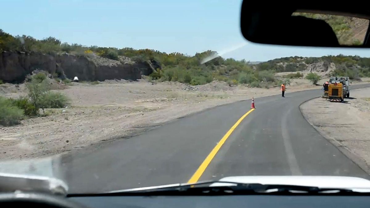 El nuevo asfalto en El Carrizal.