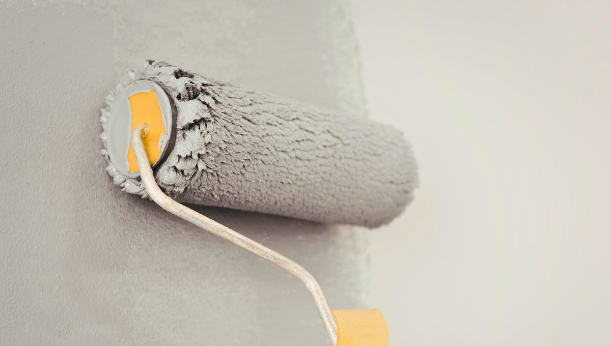 No podemos pintar un techo o pared rota o inflada por la humedad sin antes resolverlo. No podemos pintar un techo o pared rota o inflada por la humedad sin antes resolverlo.