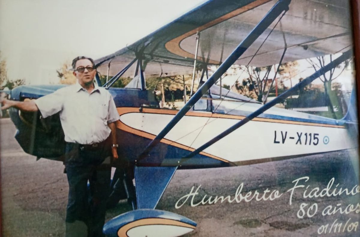 Humberto Fiadino junto al Upa, un sueño cumplido. Humberto Fiadino junto al Upa, un sueño cumplido.