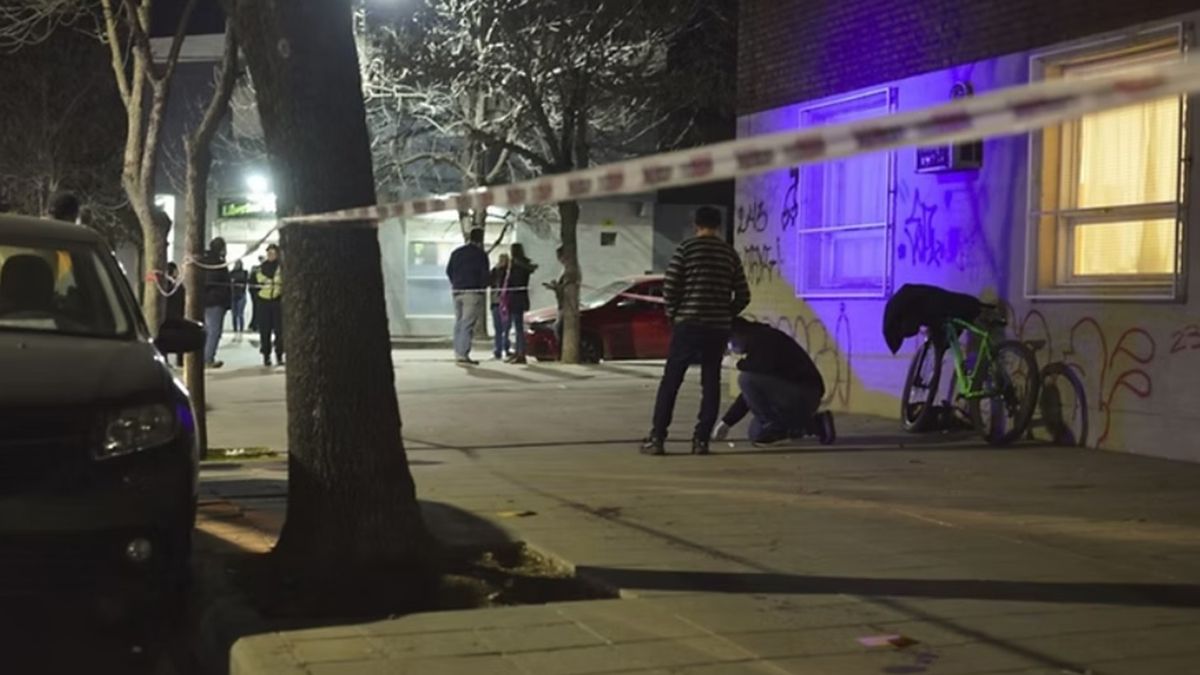 Apuñalaron a un adolescente con un destornillador a la salida del colegio y hay cinco chicos demorados