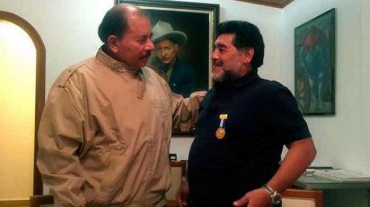 Un mimo para Maradona
