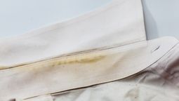 Blanquea los cuellos de las camisas con este espectacular truco de limpieza