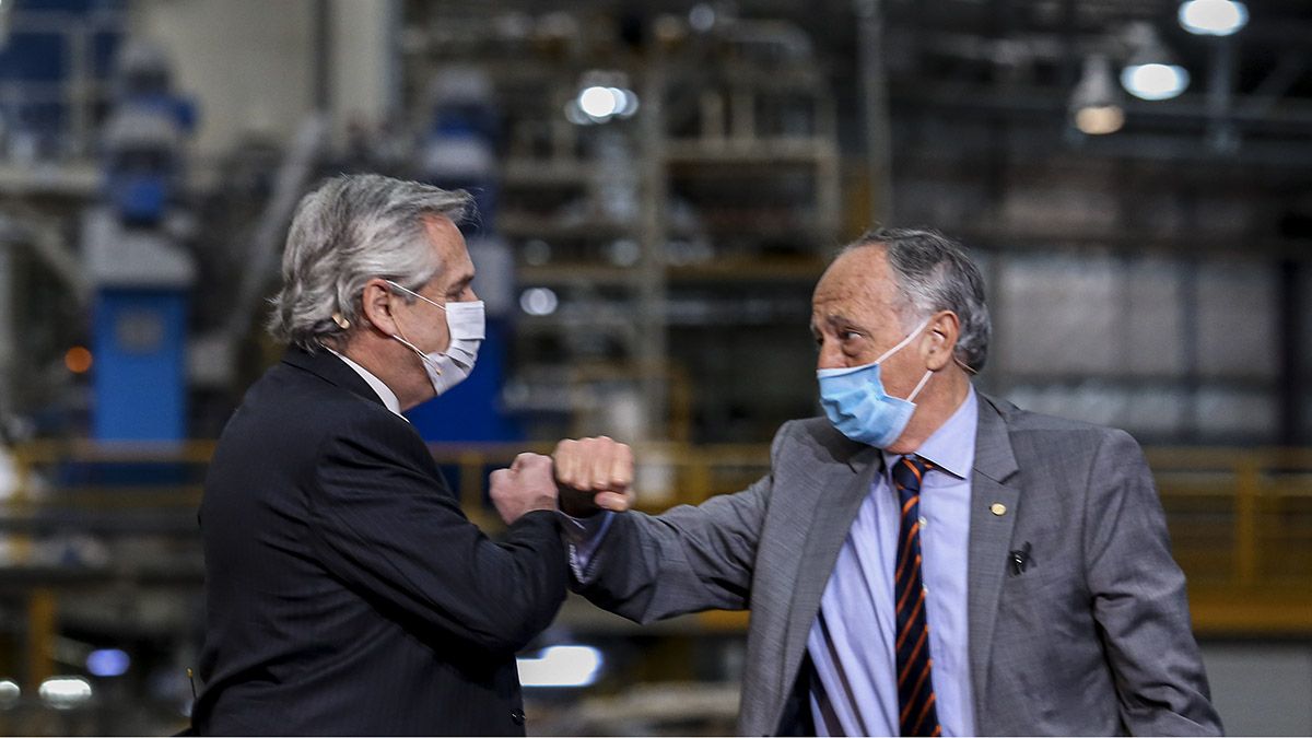 Alberto Fernández en el acto por el Día de la Industria junto a el presidente de la Unión Industrial Argentina (UIA), Miguel Acevedo.&nbsp;