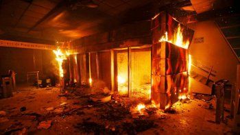 La primera noche del toque de queda dejó tres muertos