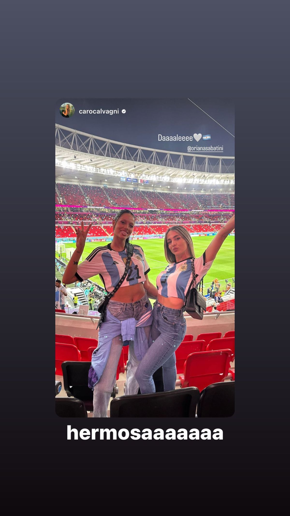 Caro Calvagni y Oriana Sabatini mostraron su lomazo y prendieron fuego el estadio.