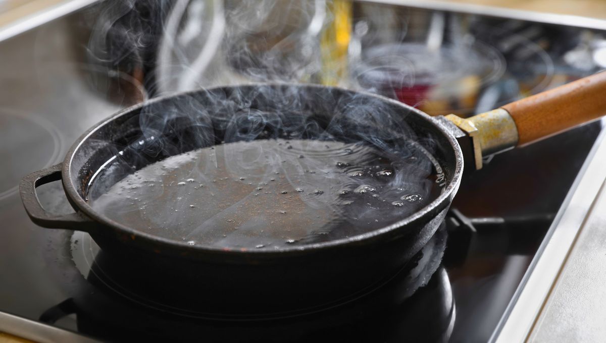El aceite caliente puede ser muy peligroso si no se manipula con cuidado El aceite caliente puede ser muy peligroso si no se manipula con cuidado