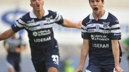Nacho Fernández marcó un golazo y le dio la agónica victoria al Lobo