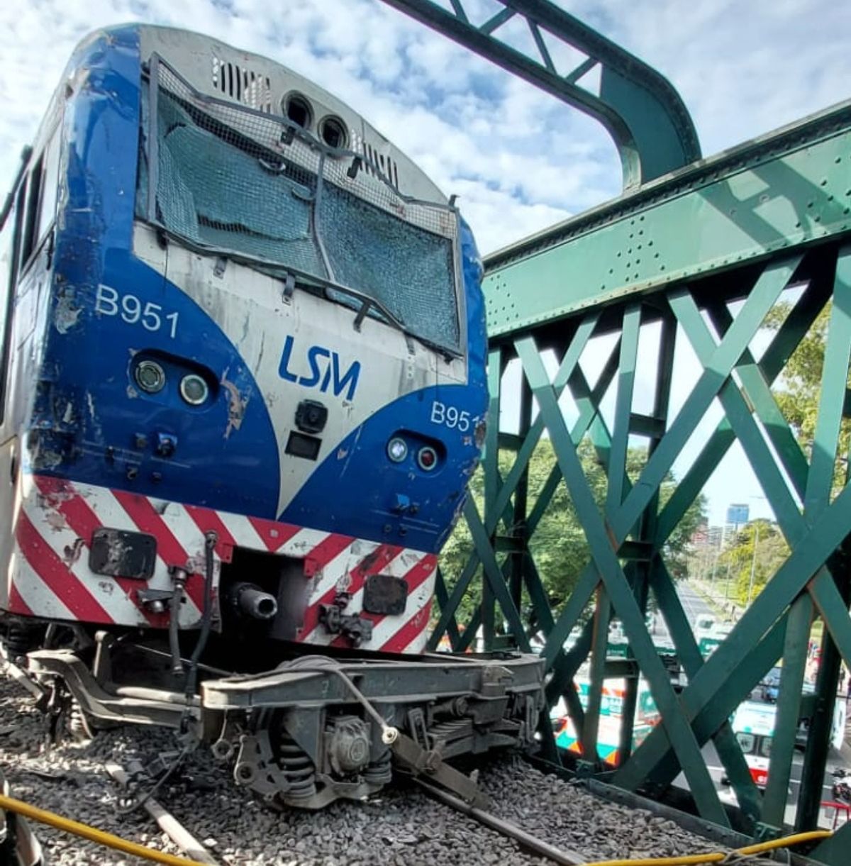 Así quedó una de las formaciones del accidente. Foto:&nbsp;@AmbaTransporte