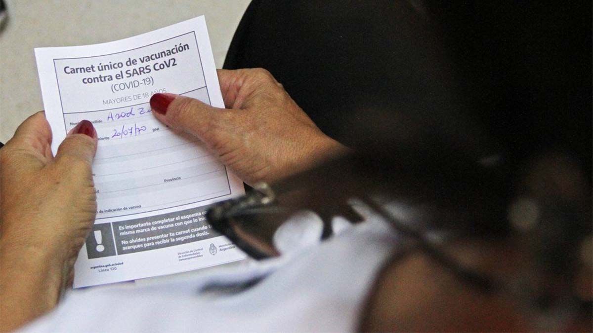 El Gobierno reiteró que la aplicación del pase sanitario corre por cuenta de los privados y los municipios 