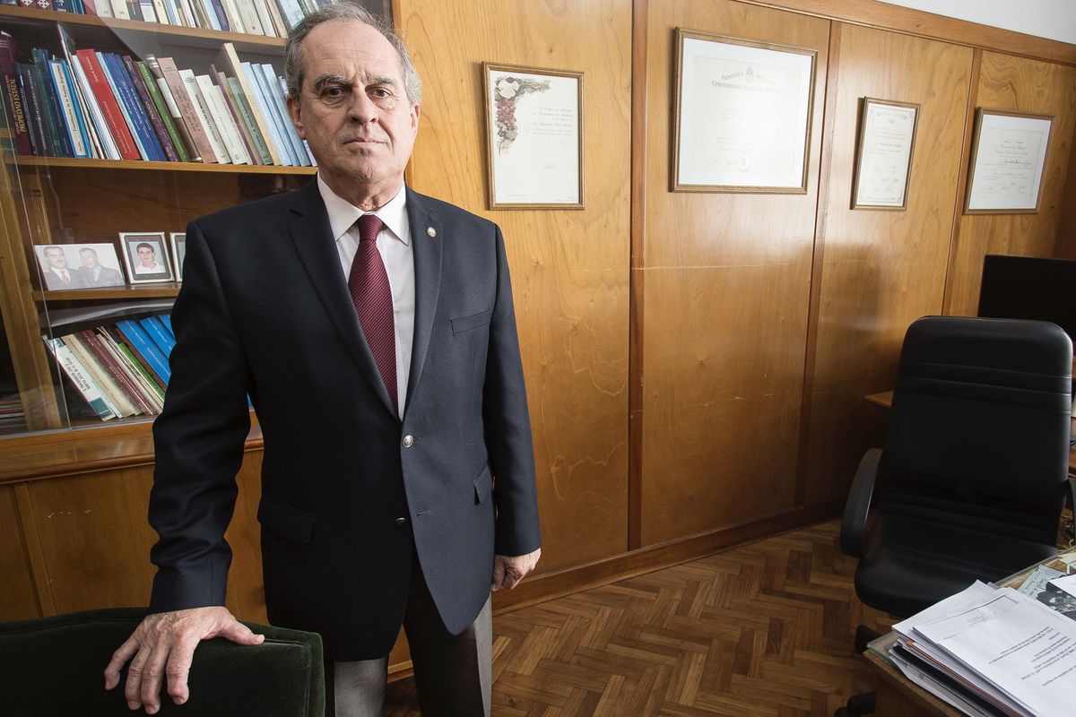 Alejandro Pérez Hualde es una figura central del Derecho Administrativo en el país y recibirá su Premio Konex 2026 en septiembre. Alejandro Pérez Hualde es una figura central del Derecho Administrativo en el país y recibirá su Premio Konex 2026 en septiembre.