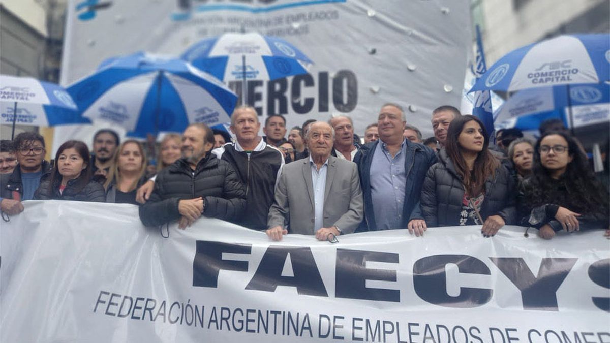 El secretario general del gremio de empleados de comercio logró un importante aumento para los trabajadores del sector El secretario general del gremio de empleados de comercio logró un importante aumento para los trabajadores del sector
