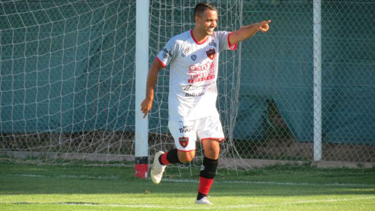 Diego Sevillano, uno de los goleadores de FADEP que sueña con el ascenso.