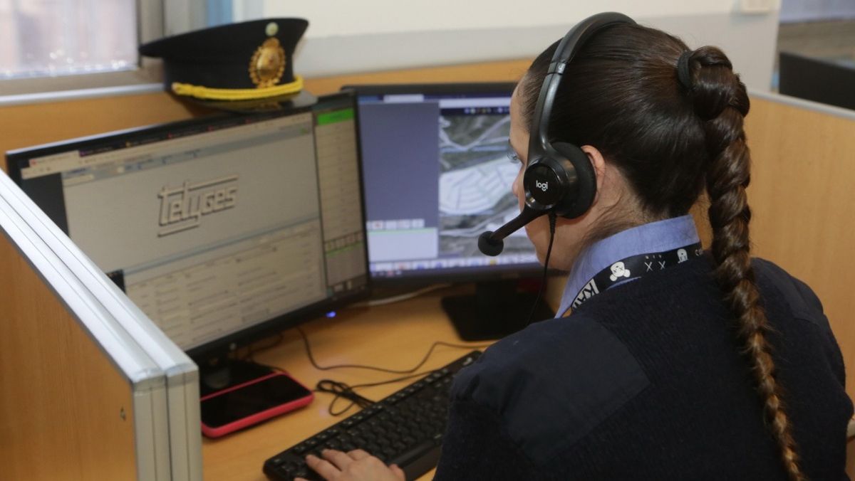 Un llamado al 911 alertó sobre una Toyota adentro de una acequia en el parque General San Martín. Una mujer la conducía alcoholizada. Un llamado al 911 alertó sobre una Toyota adentro de una acequia en el parque General San Martín. Una mujer la conducía alcoholizada.