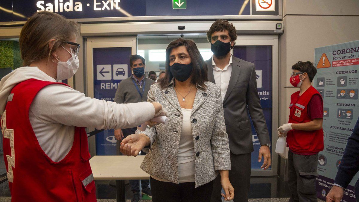La ministra de Turismo y Cultura Mariana Juri, le quitó importancia a la baja del vuelo directo Mendoza - Ezeiza. 