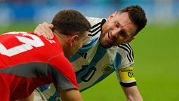 El Dibu Martínez alabó a Lionel Messi por demostrar que es un verdadero líder de la Selección argentina.