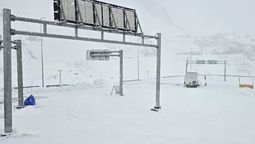 Las nevadas en el Paso Cristo Redentor provocaron el cierre del cruce internacional hasta, por lo menos, este lunes.