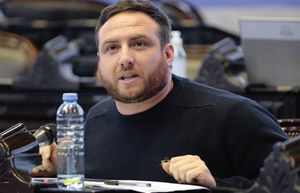 El diputado nacional del Frente de Todos Federico Fagioli defendió la toma de tierras. Vive en un barrio que nació tras la toma de un terreno baldío.&nbsp;