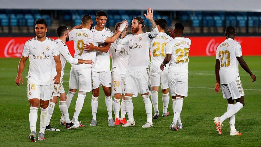 Real Madrid goleó a Valencia y sigue tras el Barcelona