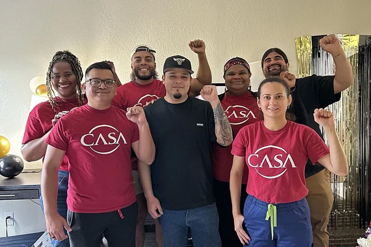 Fotografía cedida por la fundación CASA donde se ve a Kilmar Abrego, quien fue deportado ilegalmente a El Salvador y regresado a Estados Unidos, posando en Maryland. Crédito: EFE/ CASA