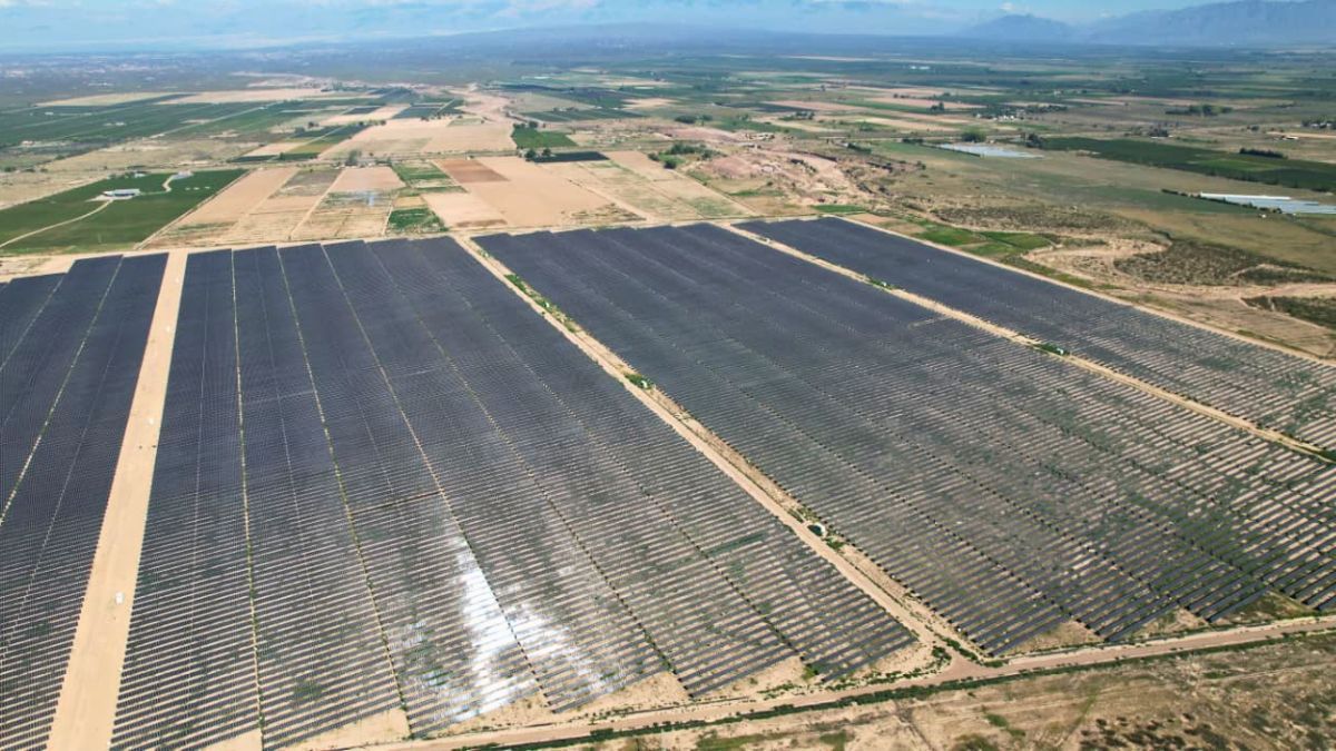 El parque solar Anchoris desde el aire. El parque solar Anchoris desde el aire.