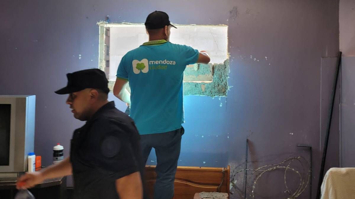 Luego del allanamiento la Municipalidad se encargó de clausurar las puertas y ventanas de la propiedad abandonada. Luego del allanamiento la Municipalidad se encargó de clausurar las puertas y ventanas de la propiedad abandonada.