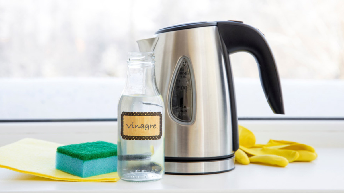 Este sencillo truco casero te ayudará a quitar los restos de sarro de tu pava eléctrica y dejarla reluciente como nueva en simples pasos. Este sencillo truco casero te ayudará a quitar los restos de sarro de tu pava eléctrica y dejarla reluciente como nueva en simples pasos.