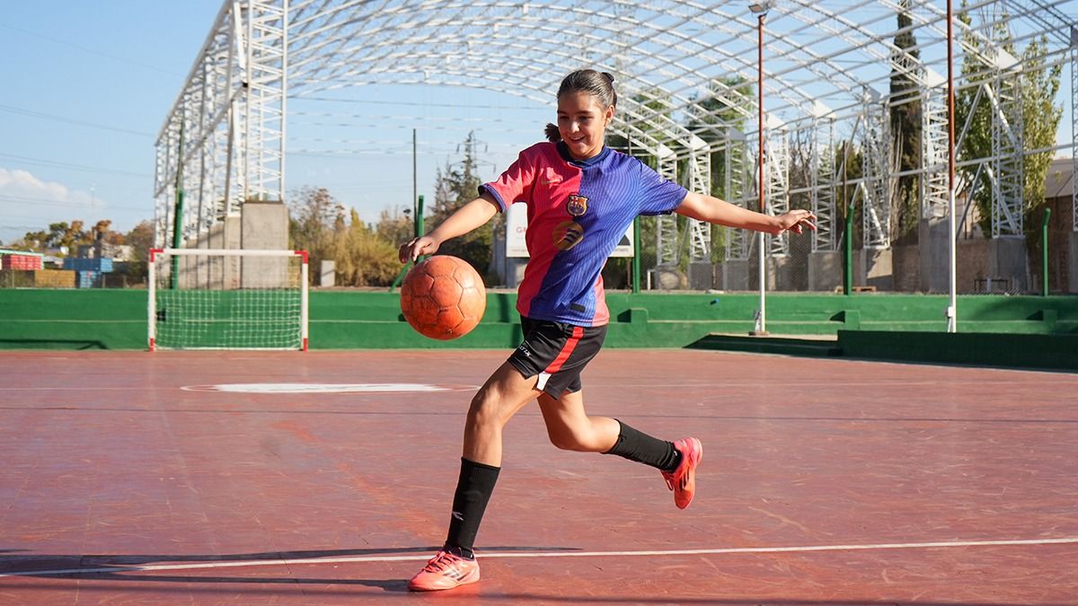 Martina tiene 11 años y juega al fútbol desde muy chica. Foto: Martín Pravata Martina tiene 11 años y juega al fútbol desde muy chica. Foto: Martín Pravata
