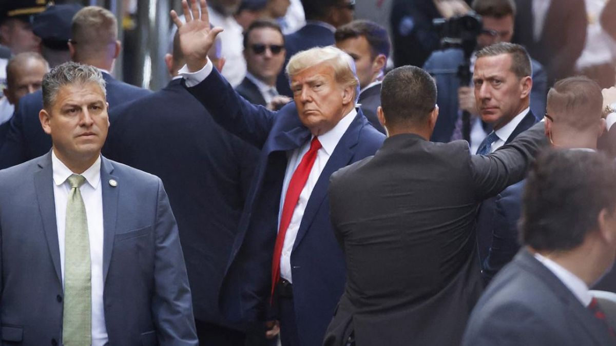 El ex presidente Donald Trump se declaró no culpable de 34 cargos, fue arrestado y luego quedó libre