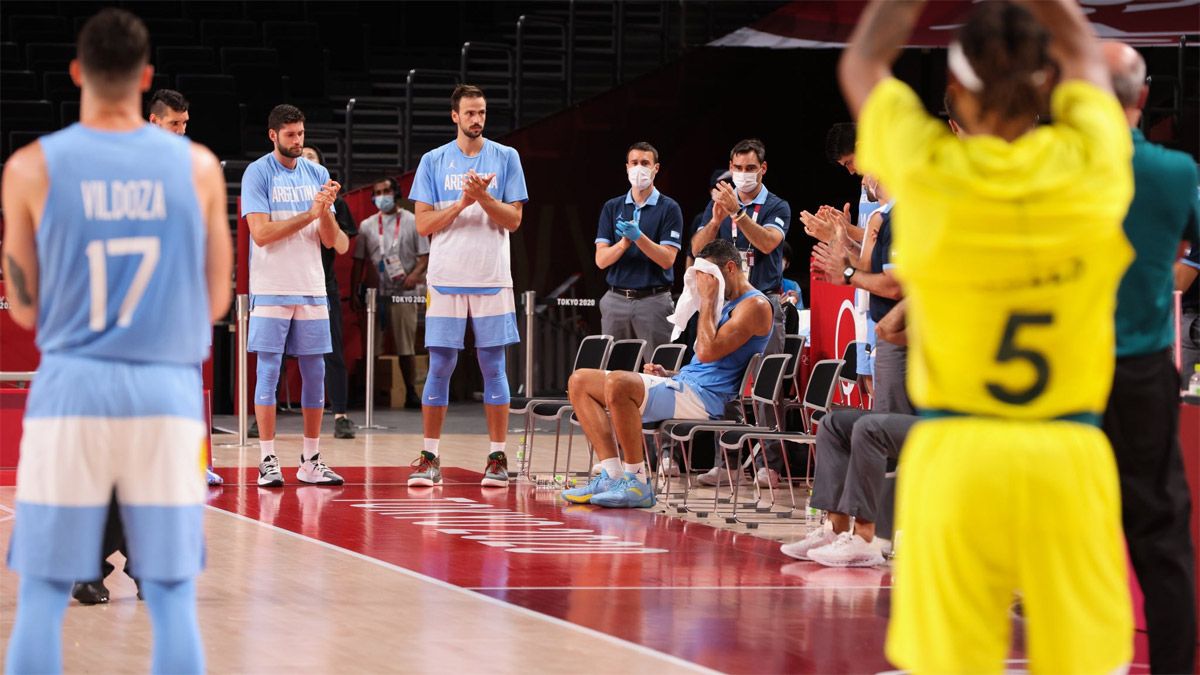 Pararon el partido para despedir a Scola, el gran capitán