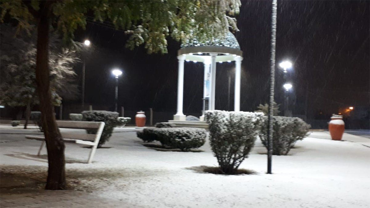 Malargüe amaneció de blanco luego de una intensa nevada durante la madrugada.