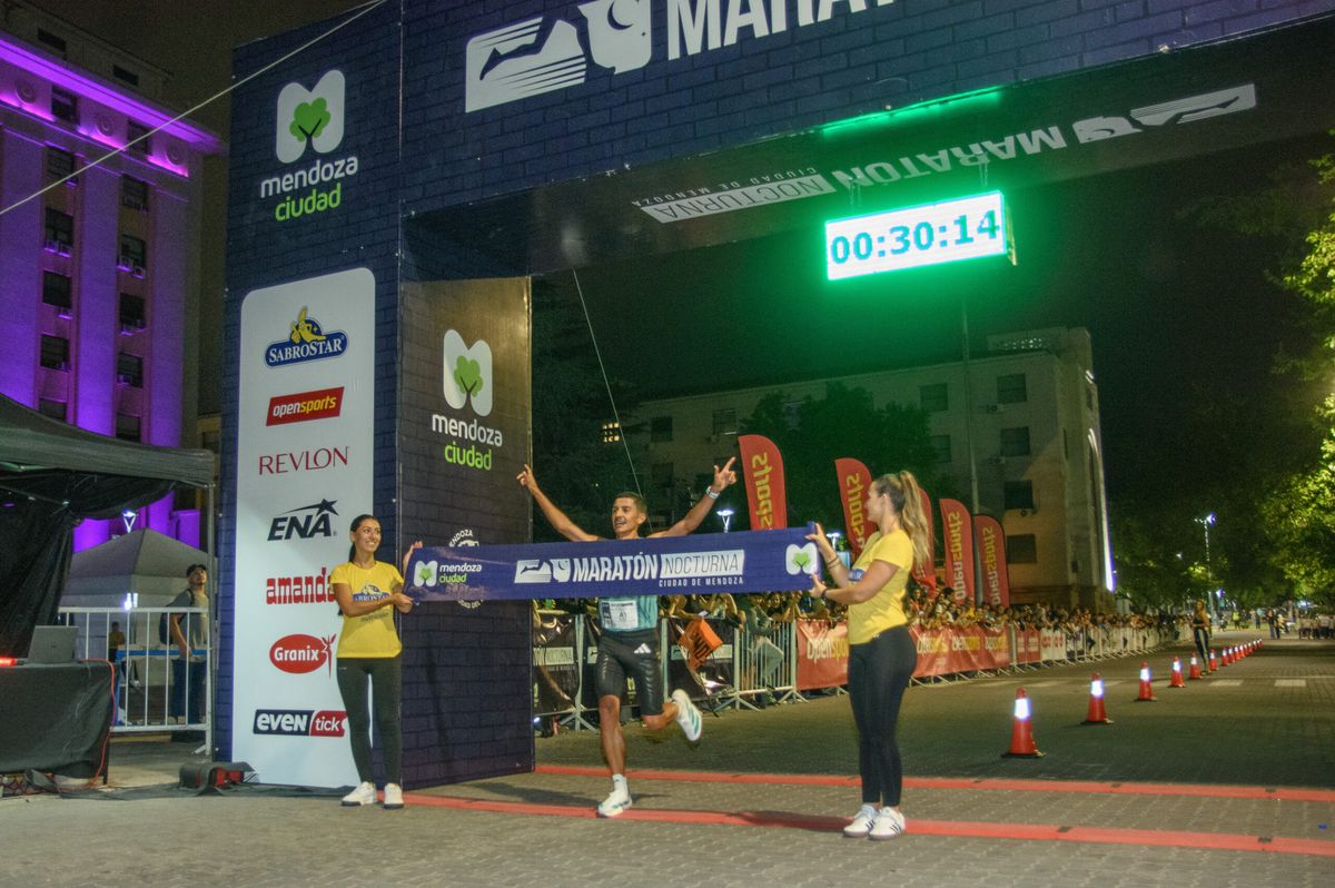 La Maratón Nocturna de Ciudad convocó a 2.000 corredores en su cuarta edición