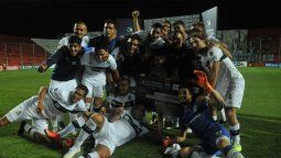 El Lobo platense eliminó en los penales a Defensores de Villa Ramallo