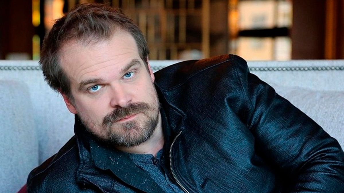 David Harbour, famoso por “Stranger Things”, lidera el reparto de Tenemos un fantasma, película de Netflix.